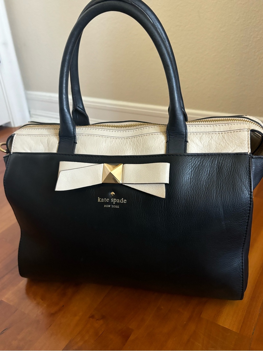kate spade Black and Cream Leather Satchel with Bow Detail - Picture 4 of 16